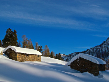 Villaggio sperduto nella neve (foto Visitmonterosa)